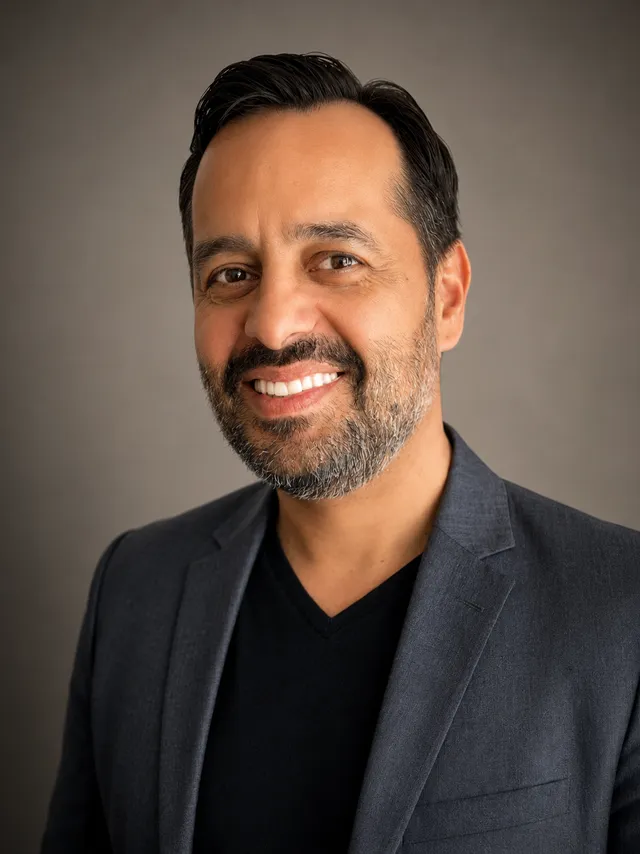 Headshot of Orlando Toro.